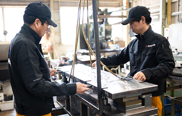 プレス金型・金型部品